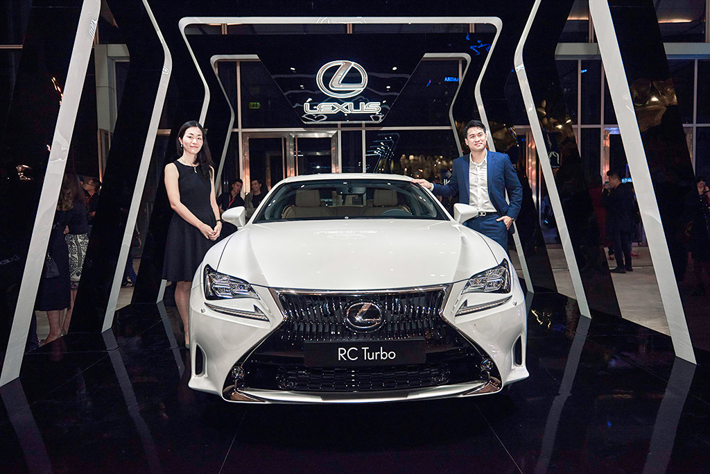 Lexus RC Turbo tỏa sáng tại sự kiện thời trang quốc tế